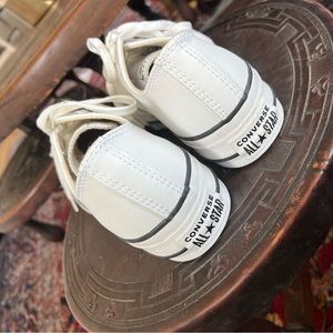 White converse platform tennis shoes